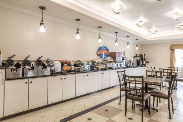 Baymont by Wyndham Galveston image 14