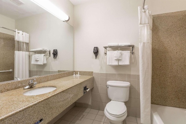 Baymont by Wyndham Galveston image 7